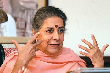 Teekhibaat with Ambika Soni