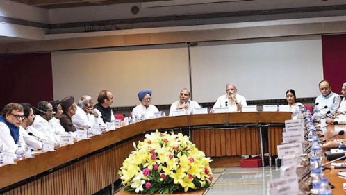  PM Modi with Rajnath Singh, Manmohan Singh, Ghulam Nabi Azad, Mallikarjun Kharge and other leaders at an all-party meeting on Kashmir at Parliament